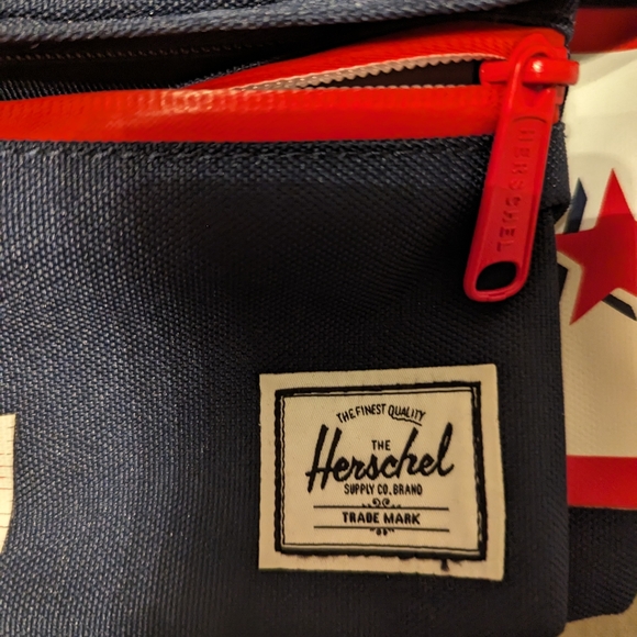 Herschel LA Clippers Fanny pack - Picture 2 of 6